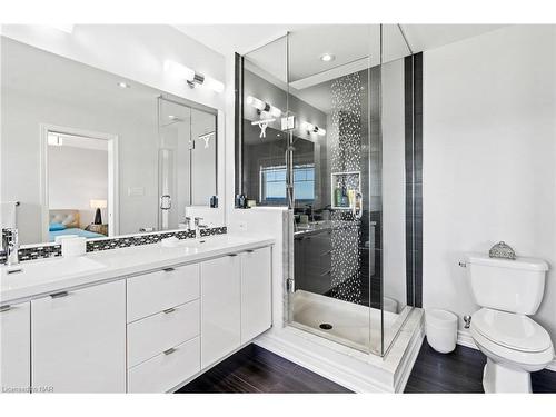 60 Waterview Lane, Grimsby, ON - Indoor Photo Showing Bathroom