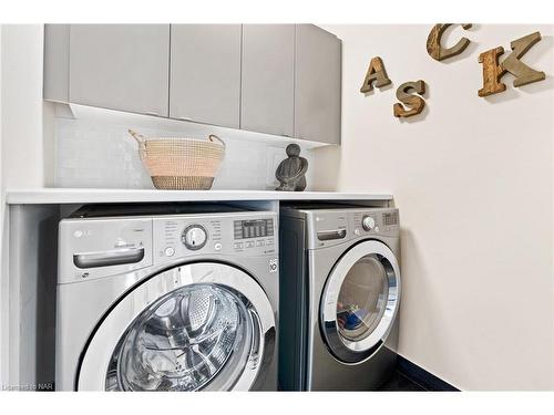 60 Waterview Lane, Grimsby, ON - Indoor Photo Showing Laundry Room