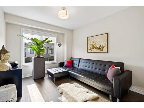 60 Waterview Lane, Grimsby, ON - Indoor Photo Showing Living Room