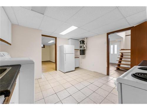 160 Woodside Drive, St. Catharines, ON - Indoor Photo Showing Laundry Room