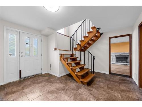 160 Woodside Drive, St. Catharines, ON - Indoor Photo Showing Other Room