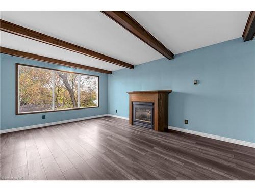 160 Woodside Drive, St. Catharines, ON - Indoor Photo Showing Living Room With Fireplace