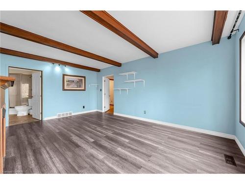 160 Woodside Drive, St. Catharines, ON - Indoor Photo Showing Other Room