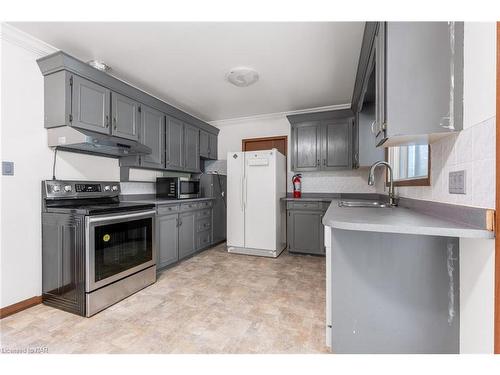 160 Woodside Drive, St. Catharines, ON - Indoor Photo Showing Kitchen