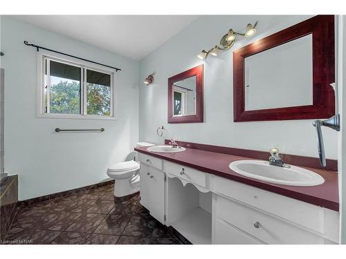 160 Woodside Drive, St. Catharines, ON - Indoor Photo Showing Bathroom