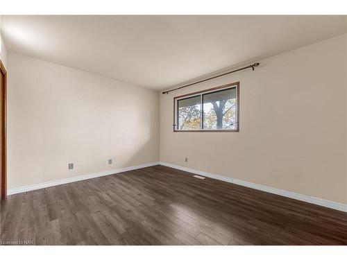 160 Woodside Drive, St. Catharines, ON - Indoor Photo Showing Other Room