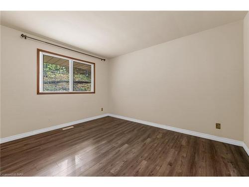 160 Woodside Drive, St. Catharines, ON - Indoor Photo Showing Other Room