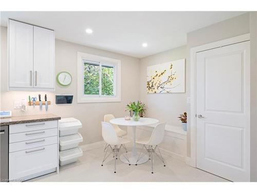 18 Densgrove Drive, St. Catharines, ON - Indoor Photo Showing Dining Room