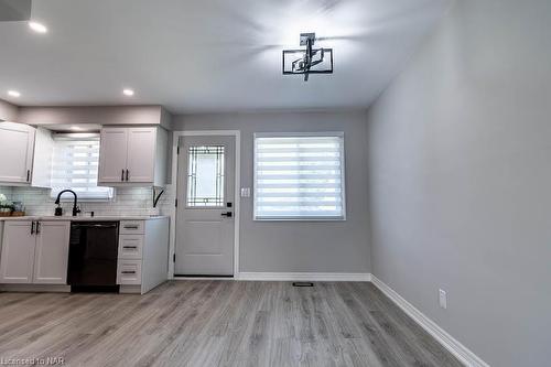 B-261 Scott Street, St. Catharines, ON - Indoor Photo Showing Kitchen