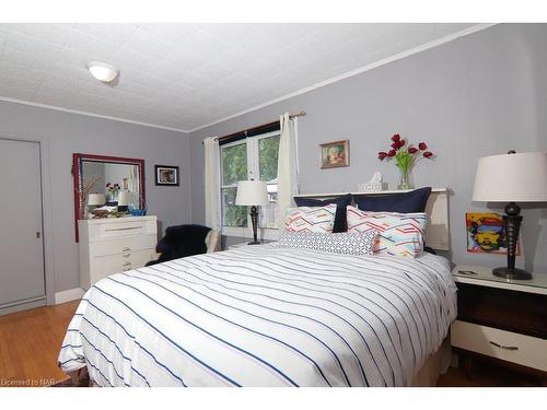 4046 Victoria Road, Crystal Beach, ON - Indoor Photo Showing Bedroom