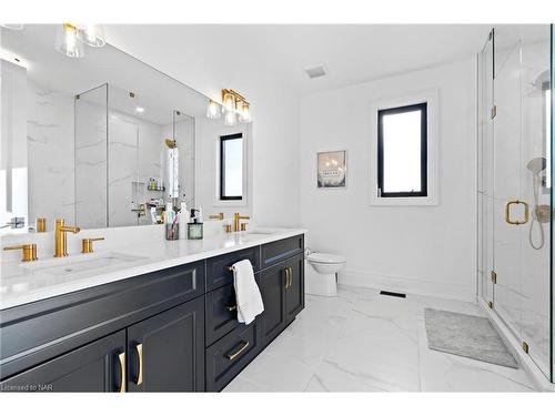 6374 Lucia Drive, Niagara Falls, ON - Indoor Photo Showing Bathroom