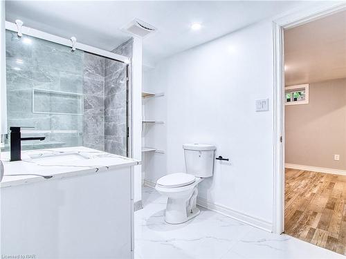 101 Masterson Drive, St. Catharines, ON - Indoor Photo Showing Bathroom