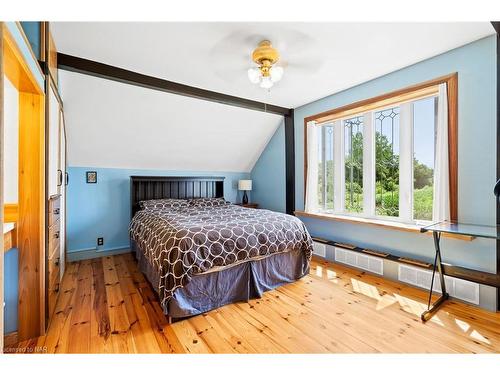 63023 Perry Road, Wainfleet, ON - Indoor Photo Showing Bedroom