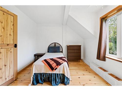 63023 Perry Road, Wainfleet, ON - Indoor Photo Showing Bedroom