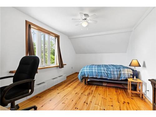 63023 Perry Road, Wainfleet, ON - Indoor Photo Showing Bedroom