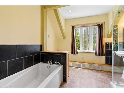 63023 Perry Road, Wainfleet, ON - Indoor Photo Showing Bathroom