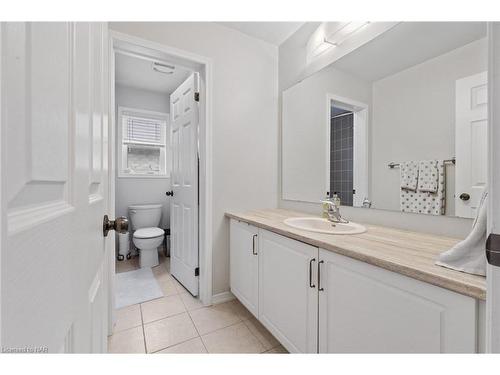 8849 Dogwood Crescent, Niagara Falls, ON - Indoor Photo Showing Bathroom