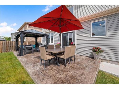 8849 Dogwood Crescent, Niagara Falls, ON - Outdoor With Deck Patio Veranda With Exterior