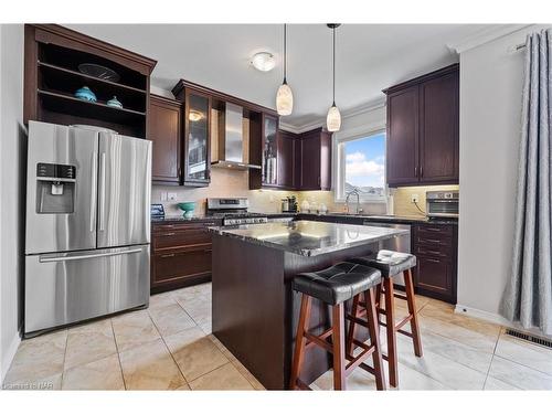 8849 Dogwood Crescent, Niagara Falls, ON - Indoor Photo Showing Kitchen With Upgraded Kitchen