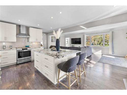 121 Louth Street, St. Catharines, ON - Indoor Photo Showing Kitchen With Upgraded Kitchen