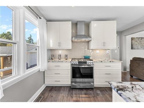 121 Louth Street, St. Catharines, ON - Indoor Photo Showing Kitchen With Upgraded Kitchen