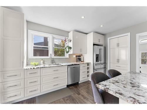 121 Louth Street, St. Catharines, ON - Indoor Photo Showing Kitchen