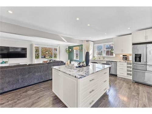 121 Louth Street, St. Catharines, ON - Indoor Photo Showing Kitchen With Upgraded Kitchen