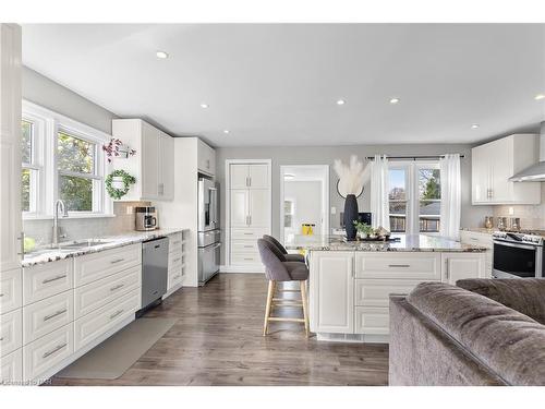 121 Louth Street, St. Catharines, ON - Indoor Photo Showing Kitchen With Upgraded Kitchen