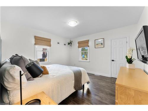 121 Louth Street, St. Catharines, ON - Indoor Photo Showing Bedroom