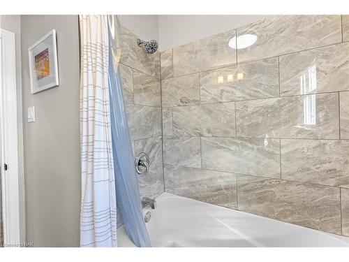 121 Louth Street, St. Catharines, ON - Indoor Photo Showing Bathroom