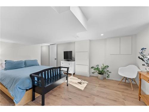 121 Louth Street, St. Catharines, ON - Indoor Photo Showing Bedroom