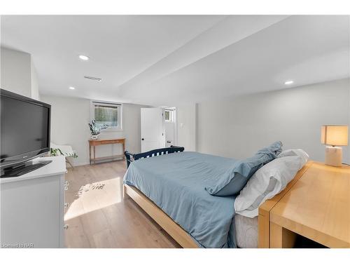 121 Louth Street, St. Catharines, ON - Indoor Photo Showing Bedroom