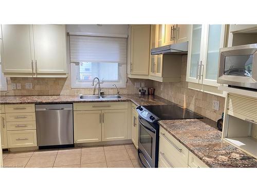 10 Adelene Crescent, St. Catharines, ON - Indoor Photo Showing Kitchen With Double Sink