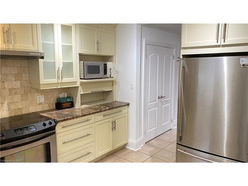 10 Adelene Crescent, St. Catharines, ON - Indoor Photo Showing Kitchen