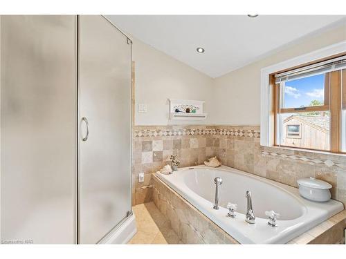 11825 Lakeshore Road, Wainfleet, ON - Indoor Photo Showing Bathroom