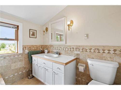 11825 Lakeshore Road, Wainfleet, ON - Indoor Photo Showing Bathroom