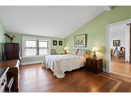 11825 Lakeshore Road, Wainfleet, ON - Indoor Photo Showing Bedroom