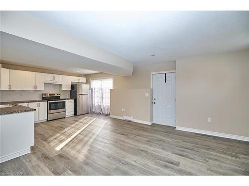 437 Sugarloaf Street, Port Colborne, ON - Indoor Photo Showing Kitchen