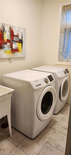 Lower-8 Hopkins Street, Thorold, ON - Indoor Photo Showing Laundry Room