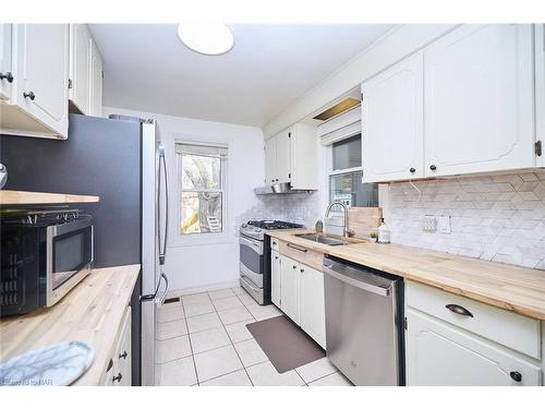 5079 Park Av, Beamsville, ON - Indoor Photo Showing Kitchen With Double Sink