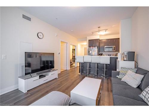 236-16 Concord Place, Grimsby, ON - Indoor Photo Showing Living Room