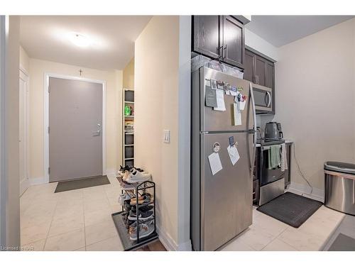 236-16 Concord Place, Grimsby, ON - Indoor Photo Showing Kitchen