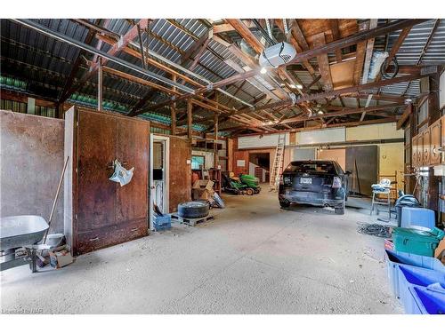 79 Four Mile Creek Road, Niagara-On-The-Lake, ON - Indoor Photo Showing Garage