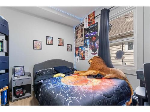 366 Carlton Street, St. Catharines, ON - Indoor Photo Showing Bedroom