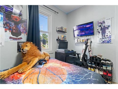 366 Carlton Street, St. Catharines, ON - Indoor Photo Showing Bedroom