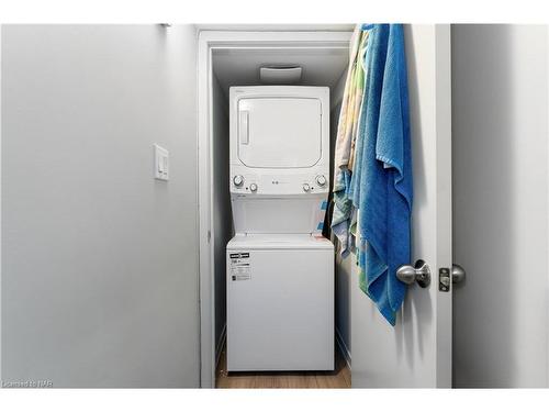 366 Carlton Street, St. Catharines, ON - Indoor Photo Showing Laundry Room