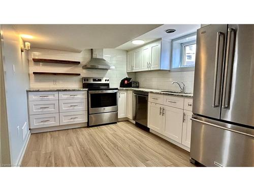 366 Carlton Street, St. Catharines, ON - Indoor Photo Showing Kitchen