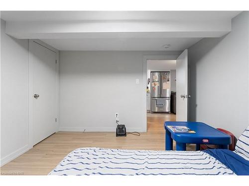 366 Carlton Street, St. Catharines, ON - Indoor Photo Showing Bedroom