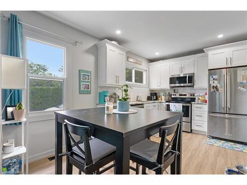 366 Carlton Street, St. Catharines, ON - Indoor Photo Showing Kitchen