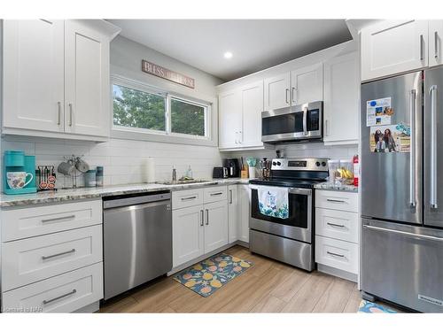 366 Carlton Street, St. Catharines, ON - Indoor Photo Showing Kitchen